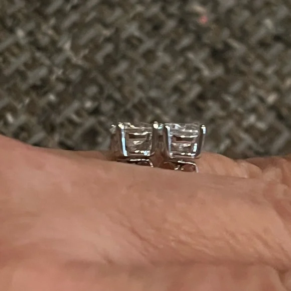 Brand new Moissanite 2.0 carat .925 Studs - Picture 6 of 9